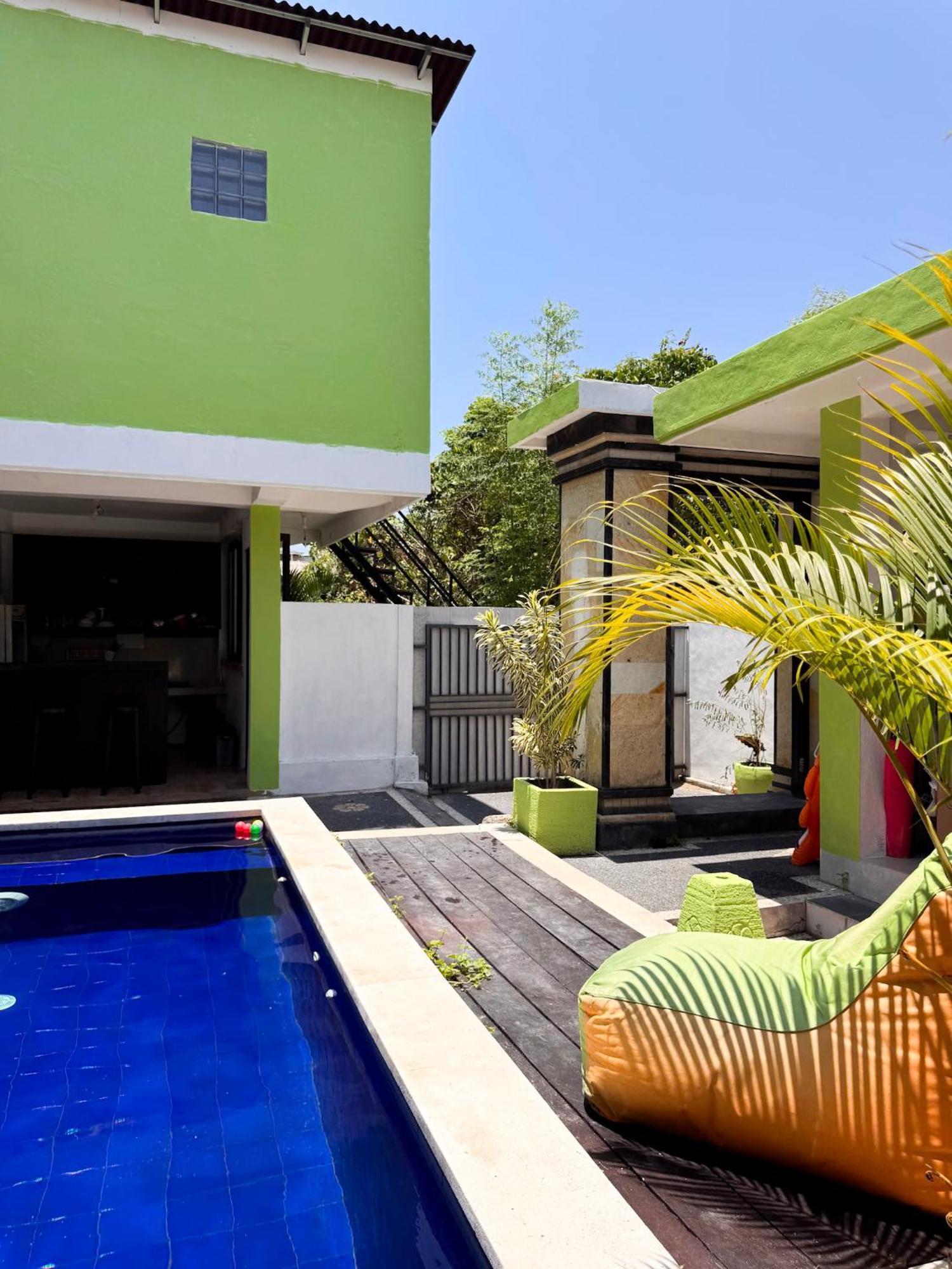 Urban Jungle Beach House Canggu  Exterior photo